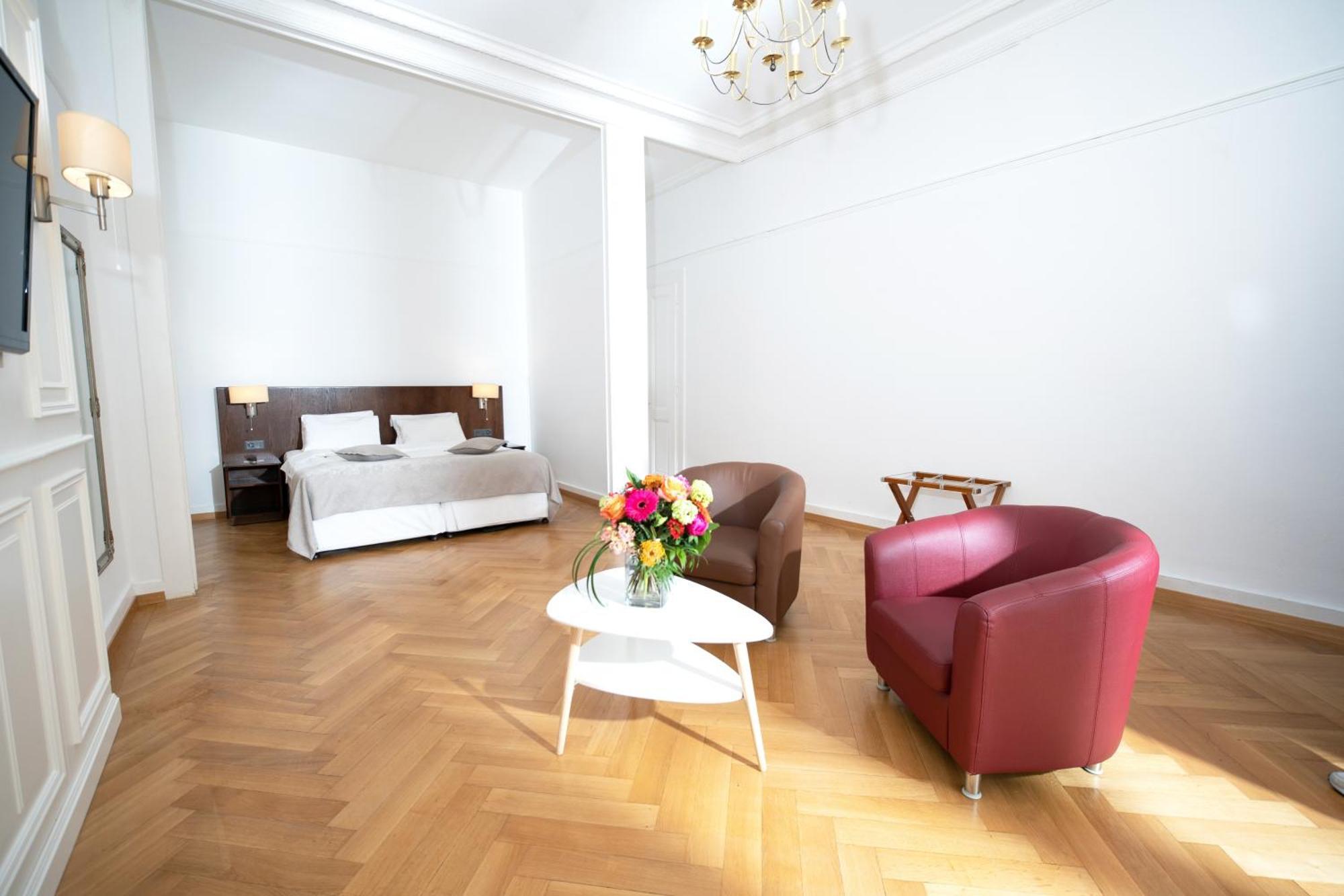 Superior Room with Balcony and Lake View
